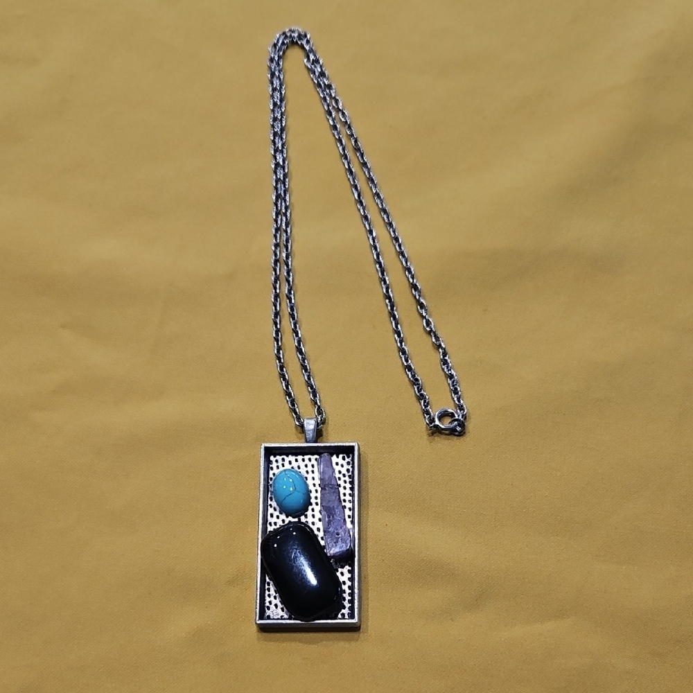 Silver-Like Pendant Necklace With Various Gemstones